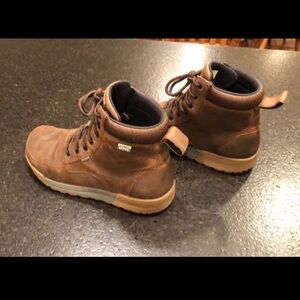 Like New LEMS boulder summit waterproof